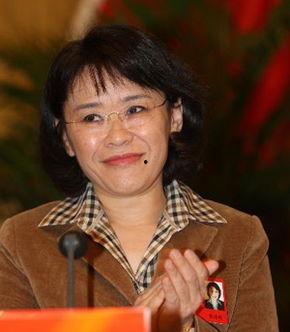 张海迪个人资料,身残志坚，逆境成才的励志典范