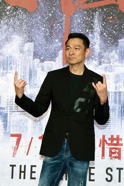 刘德华穿西装图片,演绎经典魅力风采