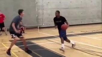 娱乐八卦流氓打篮球